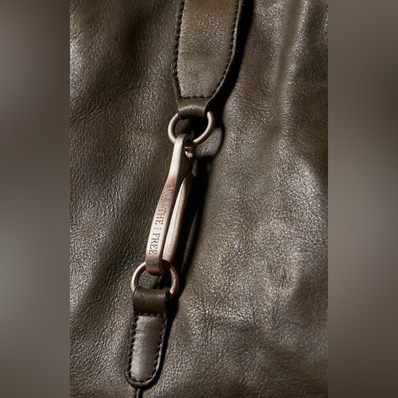 NWT We The Free Echo Leather Tote Adjustable Strap Dark Olive - Picture 4 of 15